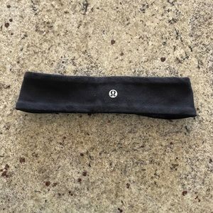 Black Lululemon headband